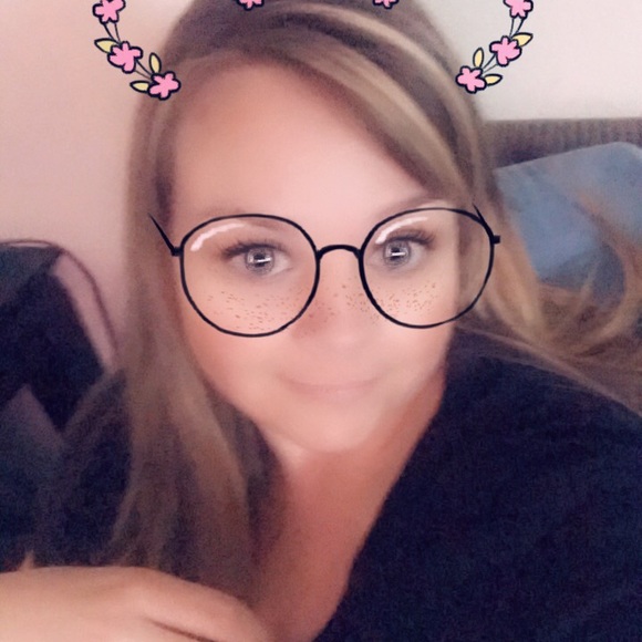 Meet your Posher, Lisa - Picture 1 of 1